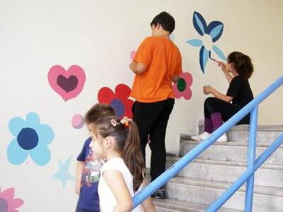 Πάτρα: Τα παιδιά zωγραφίζουν στους τοίχο...