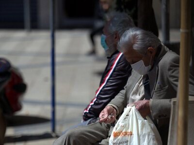 Πλαφόν η μια συσκευασία στην αγορά μάσκα...