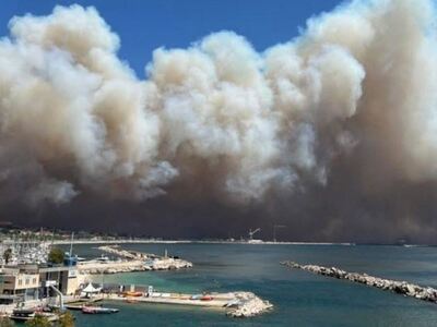 Μεγάλη φωτιά στη Μασσαλία: Κλειστό το αεροδρόμιο 