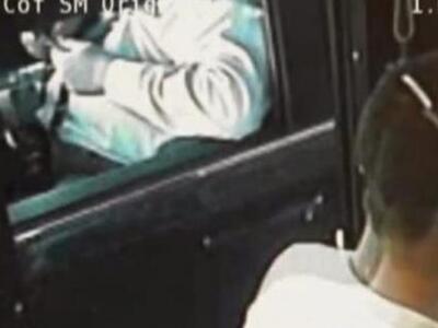 ΗΠΑ: Υποδυόταν τον αστυνομικό για να πάρ...