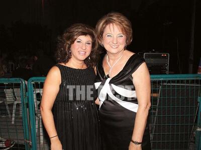 Με την συνέταιρό της Έλσα Παξινού