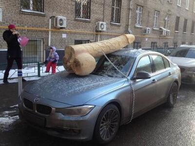 Μόσχα: Γιγάντιο... πέος βανδάλισε αυτοκί...