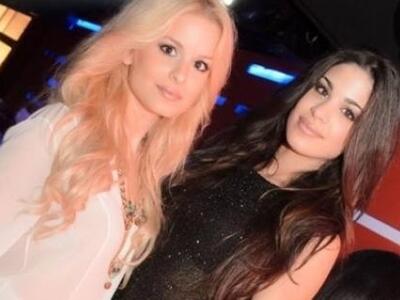 Δίδυμες «κούκλες» με πτυχίο στα οικονομι...