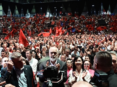 Ράμα: Πλήθος κόσμου στη συγκέντρωση στο ...