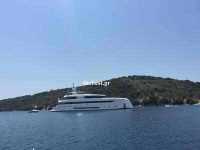  Ένα εντυπωσιακό σκάφος "οργώνει&qu...