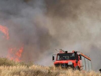 Σε εξέλιξη μεγάλη πυρκαγιά στην Aνδρο