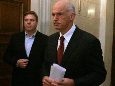 Ο Γιώργος Παπανδρέου γράφει βιβλίο - Καυ...