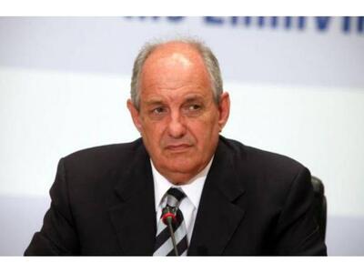 Μπουκάλι με νερό πέταξαν στον Τέρενς Κου...