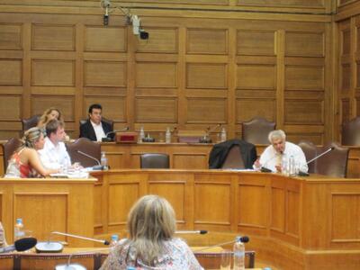 "Θέσπιση Ημέρας του Εφήβου στην Επι...