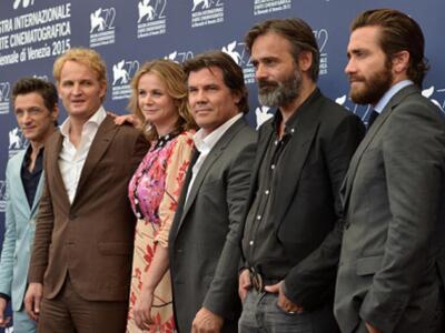 To καστ και ο σκηνοθέτης της ταινίας στο...