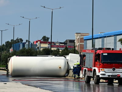 Εκκενώνεται η δομή Σχιστού μετά την ανατ...