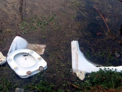 Απαράδεκτες εικόνες στην Τριχωνίδα: Έχου...