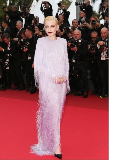 Tζούλια Γκάρνερ με Tom Ford by Haider Ackermann