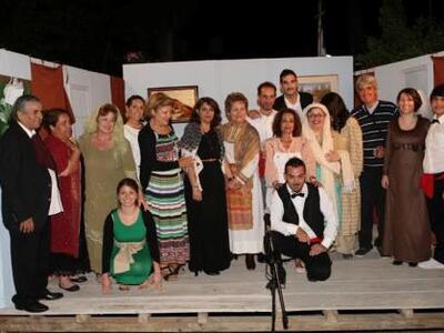 ΔΕΙΤΕ ΦΩΤΟ από την παράσταση των Ταξιδευ...