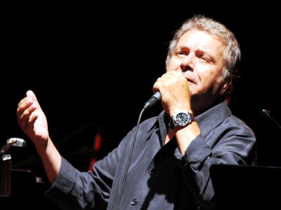 Ο ΜΑΝΩΛΗΣ ΜΗΤΣΙΑΣ ΤΡΑΓΟΥΔΑ ΤΟΝ «ΓΚΑΤΣΟ Π...