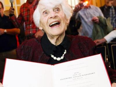 Γερμανία: Πήρε στα... 102 το διδακτορικό...