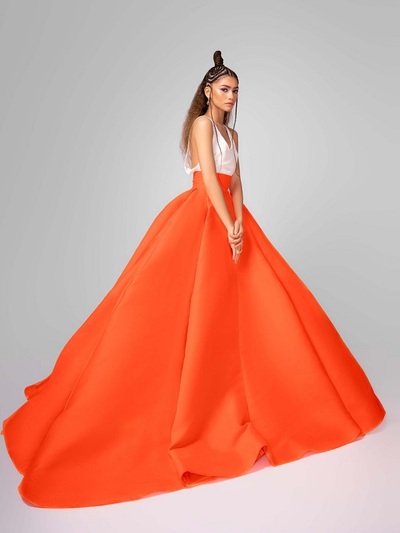 Zεντάγια με φούστα Valentino και απλό λε...