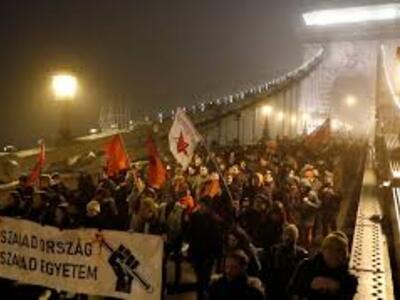 Ουγγαρία: Χιλιάδες διαδηλωτές υπέρ της ε...
