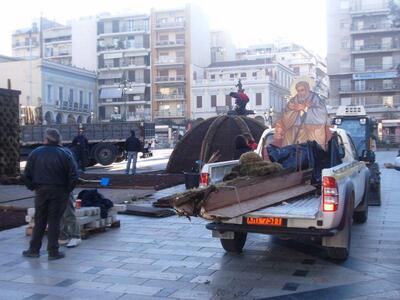 Πάτρα: Ξεστήνουν τη φάτνη από την πλατεία Γεωργίου