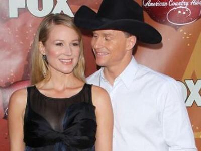 Η Jewel ανακοίνωσε τον χωρισμό της από τ...