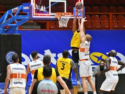 ΠΑΡΑΚΟΛΟΥΘΕΙΣΤΕ ζωντανά την αναμέτρηση τ...