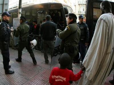 Πάτρα: Συλλήψεις 29 μεταναστών από την Α...