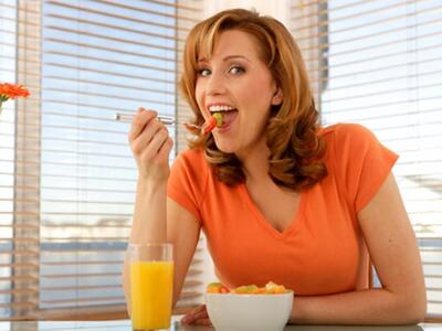 Δέκα τροφές που μας ξυπνάνε καλύτερα από τον καφέ!