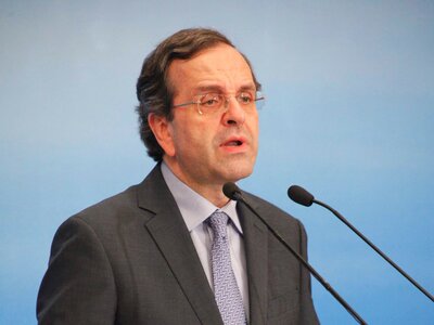 Τα email πάνε και έρχονται και εμπλέκουν...