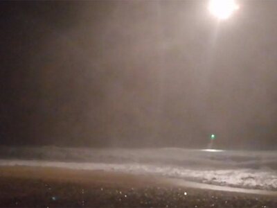 Δραματική διάσωση λουόμενου και ναυαγοσώ...