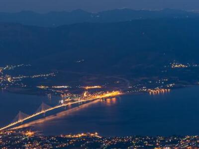 Η Γέφυρα και οι ακτές της Στερεάς, σε νυ...