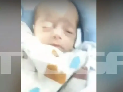 Πώς ο αστυνομικός έσωσε το βρέφος με ΚΑΡ...