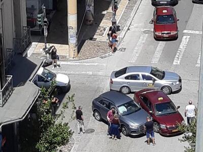 Σύγκρουση  στο κέντρο της Πάτρας -  Εκεί...