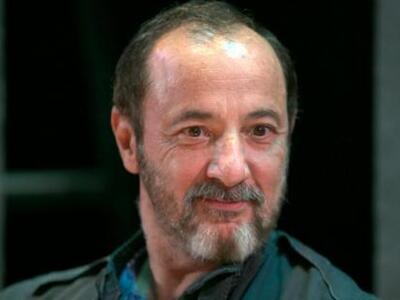 Ο Στέλιος Μάινας αποκαλύπτει την ηλικία του! 