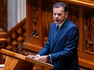 Πορτογαλία: Η κυβέρνηση σκέφτεται να ανα...