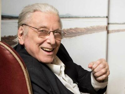 Παραμένει διασωληνωμένος ο Κώστας Βουτσά...