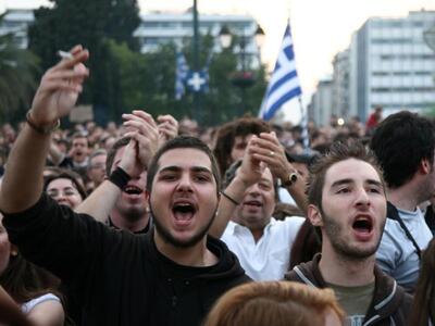 Ξανά στις πλατείες: η μόνη ελπίδα για τη...