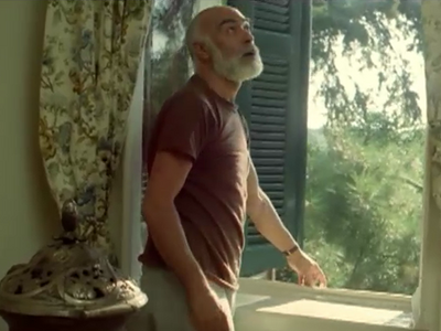 Ο Ανδρέας Μπάρκουλης σε σκηνή της ταινία...