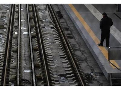 Αθήνα - ΠΡΙΝ ΛΙΓΟ: Άνδρας έπεσε στις γρα...