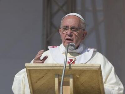 Πάπας Φραγκίσκος: Αφορισμένοι όσοι είναι...