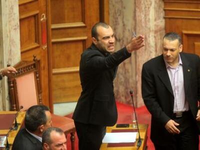 Με πιστόλι στο Κοινοβούλιο βουλευτής της ΧΑ 