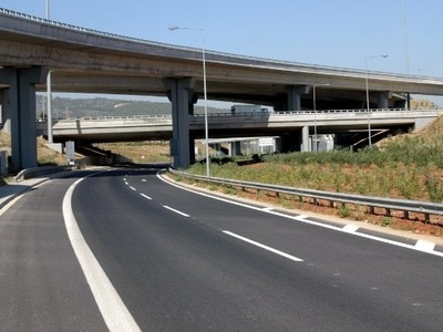 Τροχαίο με νταλίκα και φορτηγό στην Αττι...