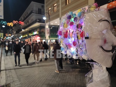 "Βούλιαξε" από κόσμο το κέντρο...