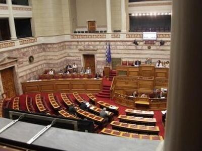 Ενός λεπτού σιγή στη Βουλή πριν την έναρ...