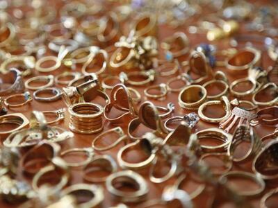 Ναύπακτος: Έκλεψαν 12.000 ευρώ και κοσμή...