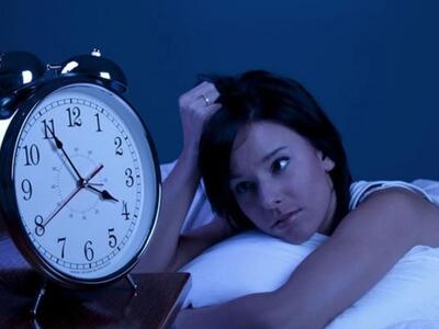 Πώς ο κακός ύπνος «διαβρώνει» τον αυτοέλεγχό μας