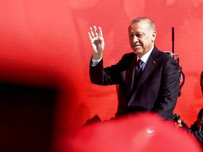 Κερδίζει τις δημοτικές εκλογές στην Τουρ...