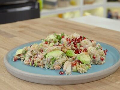 Σαλάτα με πλιγούρι γαρίδες και ταχίνι  