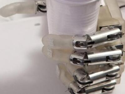 Δημιουργήθηκε τεχνητό προσθετικό χέρι με...