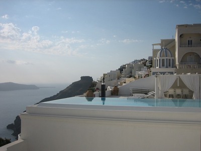 Σε Μύκονο και Σαντορίνη τα ακριβότερα ξε...