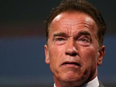 Δείτε Φωτό με τον Σβαρτσενέγκερ με πούρο...